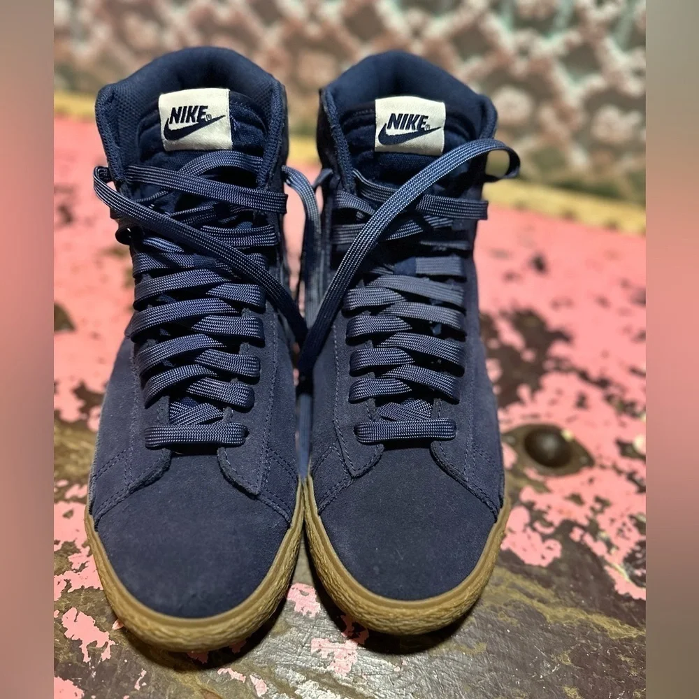 NIKE Navy Suede and Gum Hi Tops Sz 7